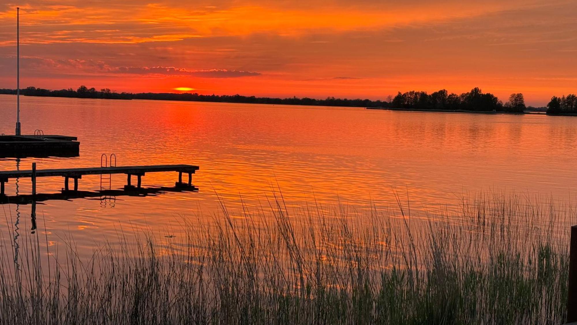 Plassenzicht Logies & Sloepverhuur Loosdrecht Esterno foto