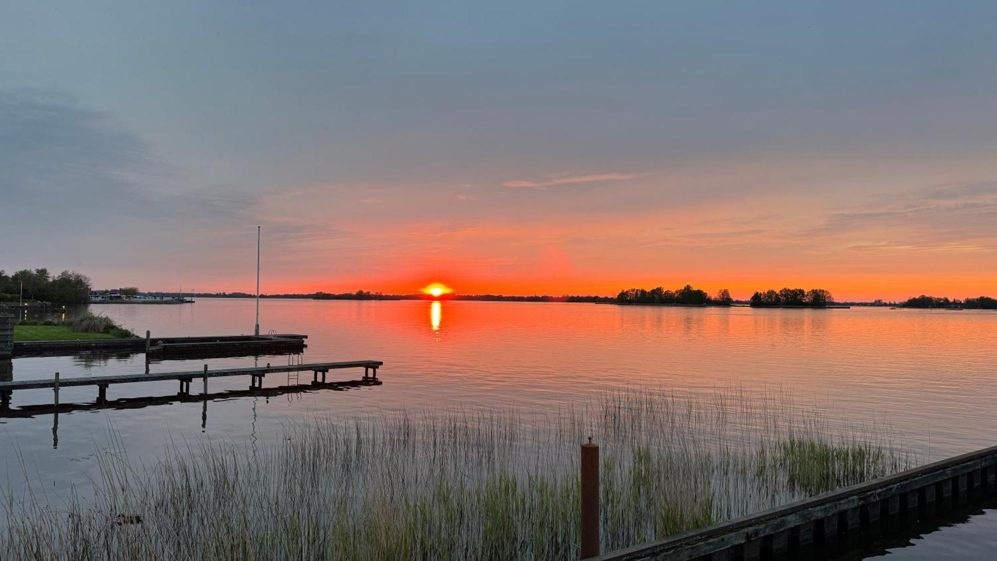 Plassenzicht Logies & Sloepverhuur Loosdrecht Esterno foto
